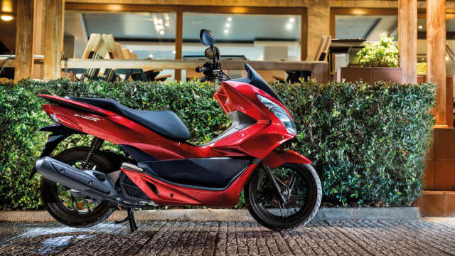 What scooter is best for commuting in London on daily basis 125cc vs 300cc - 1
