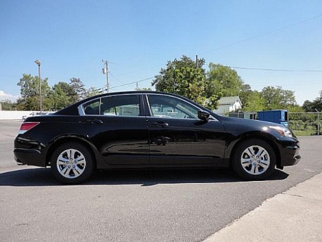 Is the 2012 Honda Accord a good car. Also I m 6 3 could i actually fit well